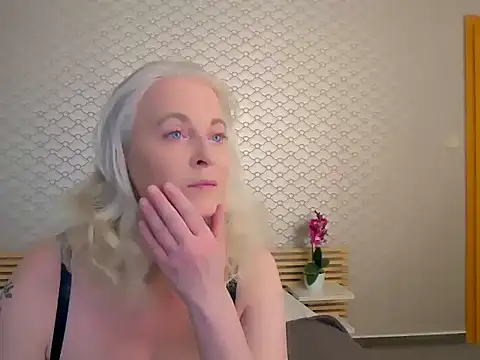 Snapshot of Anais_Janson chatting on 05-07-26, 06:11 Anais Janson online show from 05-07-26, 06:11