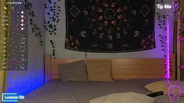 Bekky Hammon online show from 10-29-25, 03:27