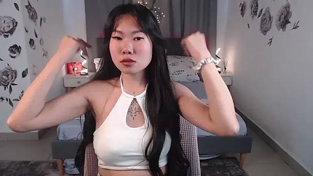 LunaPurrr online show from 10-27-25, 01:06