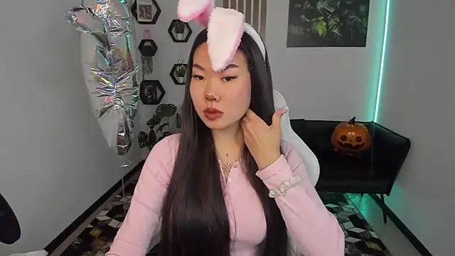 LunaPurrr online show from 10-28-25, 11:36