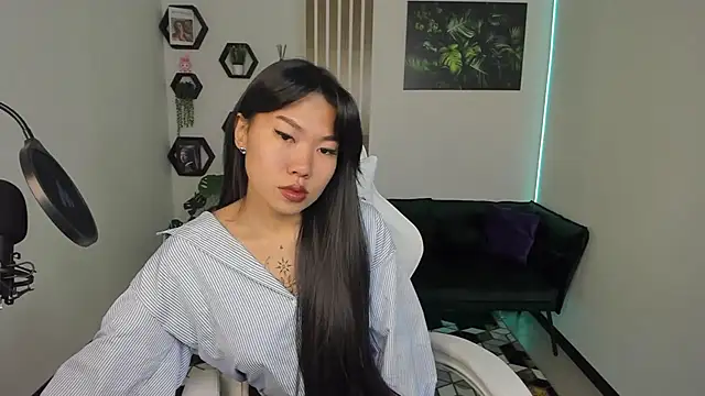 LunaPurrr online show from 10-23-25, 01:04