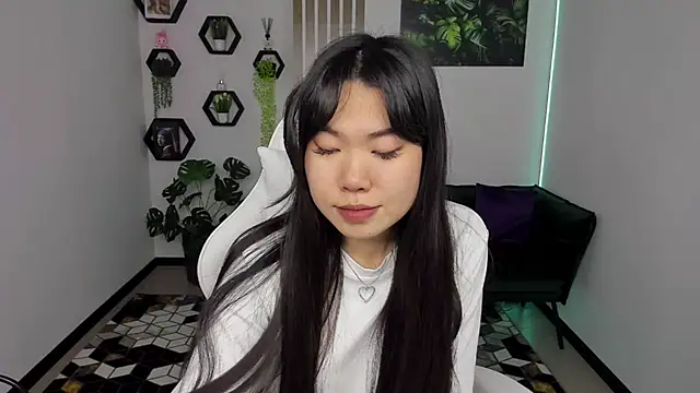 LunaPurrr online show from 11-15-25, 01:20