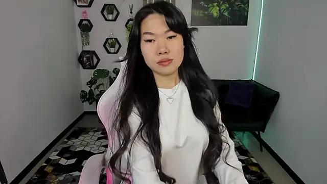 LunaPurrr online show from 11-28-25, 12:22