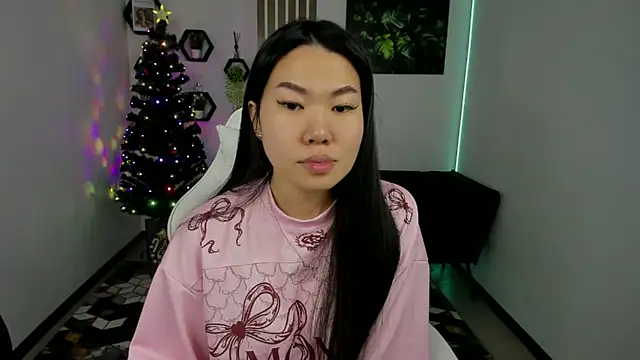 LunaPurrr online show from 12-22-25, 11:05