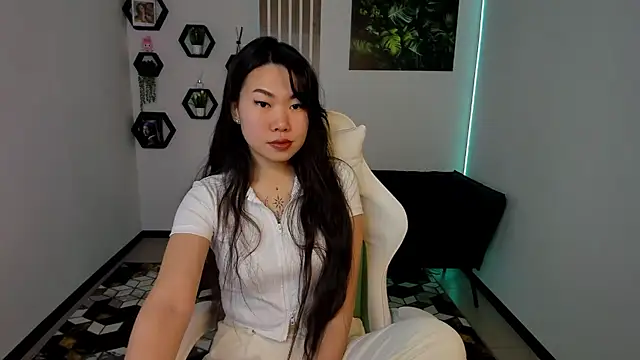 LunaPurrr online show from 01-08-26, 11:00