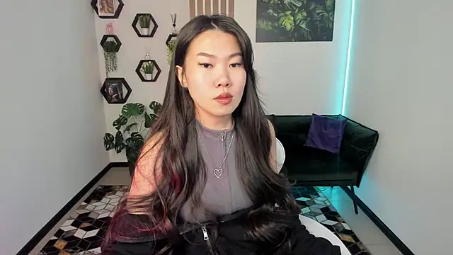 LunaPurrr online show from 11-28-25, 11:16