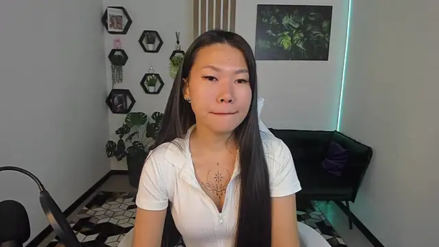 LunaPurrr online show from 10-01-25, 11:19