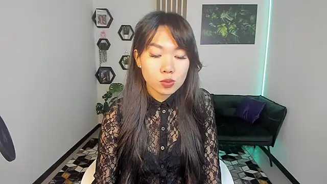 LunaPurrr online show from 10-10-25, 11:27