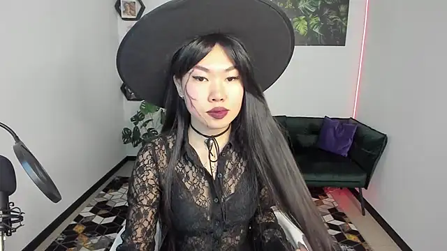 LunaPurrr online show from 10-28-25, 01:06