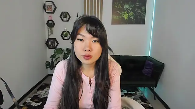 LunaPurrr online show from 10-05-25, 11:17