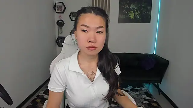 LunaPurrr online show from 10-18-25, 02:35