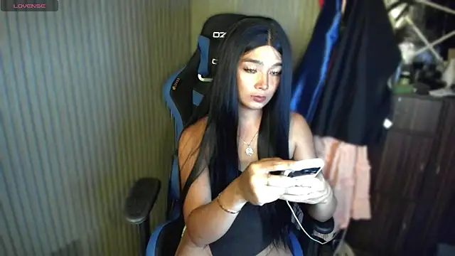Snapshot of TrinityFucksYou chatting on 06-11-26, 02:25 TrinityFucksYou online show from 06-11-26, 02:25