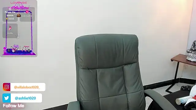 MiaVillalobos online show from 10-22-25, 11:42