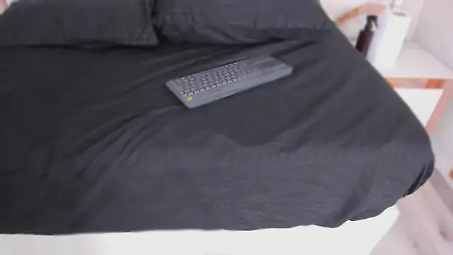 Mia-Medina online show from 10-26-25, 03:45