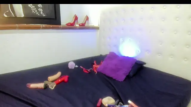 Snapshot of Roxannelorence_ chatting on 09-24-25, 02:34 Roxannelorence  online show from 09-24-25, 02:34