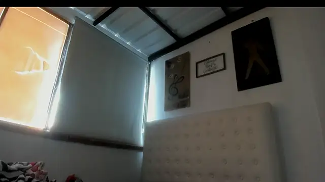 Snapshot of Roxannelorence_ chatting on 10-14-25, 01:45 Roxannelorence  online show from 10-14-25, 01:45