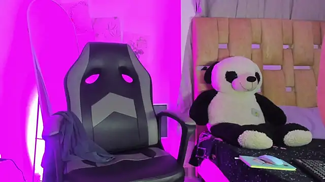 JulianaCarter online show from 11-05-25, 08:01