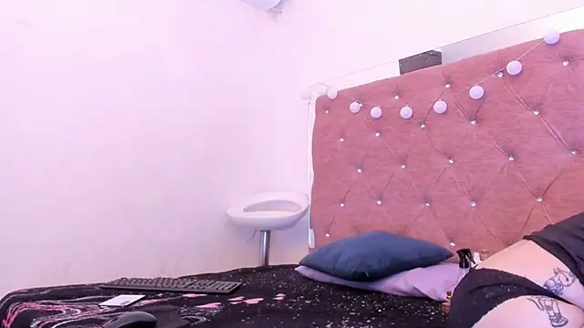 JulianaCarter online show from 05-11-26, 06:49