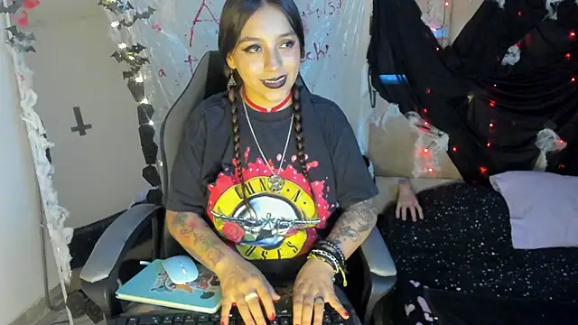 JulianaCarter online show from 10-20-25, 07:14