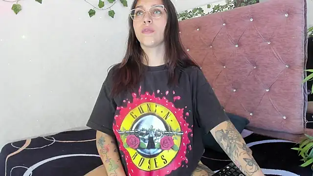 JulianaCarter online show from 04-23-26, 07:48