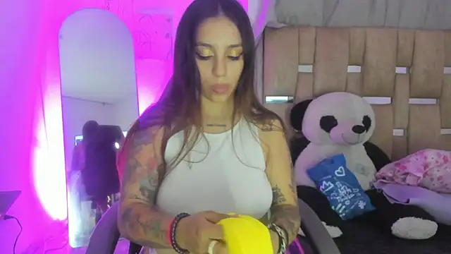 JulianaCarter online show from 10-04-25, 07:37