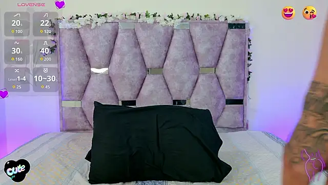 lana and liam  online show from 02-11-26, 10:15