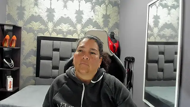 Snapshot of NinaBlazee chatting on 10-04-25, 07:15 NinaBlazee online show from 10-04-25, 07:15