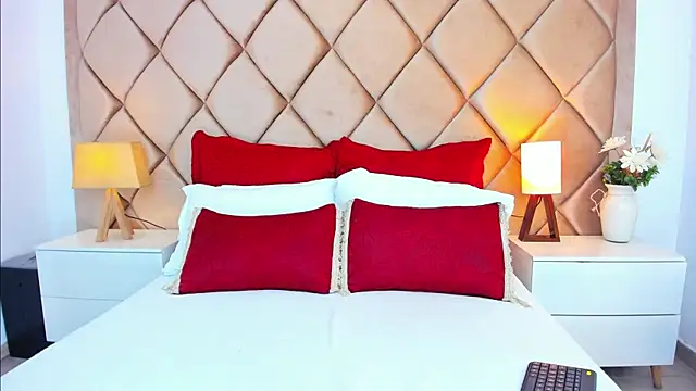 AngelinaDuvall online show from 12-16-25, 09:13