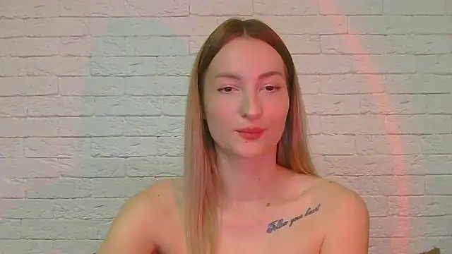 Snapshot of Alice_Sweet_01 chatting on 11-18-25, 02:42 Alice Sweet 01 online show from 11-18-25, 02:42