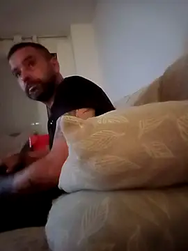 Snapshot of Feistysausage chatting on 09-27-25, 08:04 Feistysausage online show from 09-27-25, 08:04