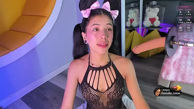 Brooke monroe online show from 11-12-25, 08:12