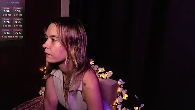 Snapshot of DemonaCast chatting on 10-16-25, 05:54 DemonaCast online show from 10-16-25, 05:54