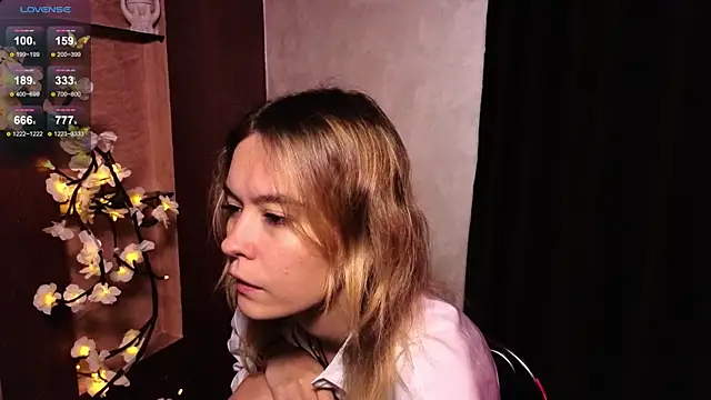 Snapshot of DemonaCast chatting on 10-05-25, 09:55 DemonaCast online show from 10-05-25, 09:55