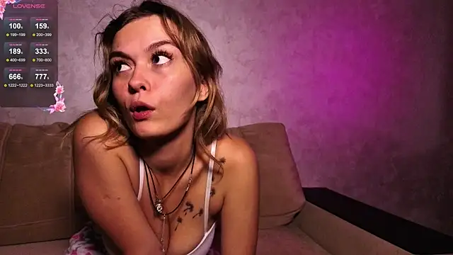 Snapshot of DemonaCast chatting on 09-12-25, 09:03 DemonaCast online show from 09-12-25, 09:03