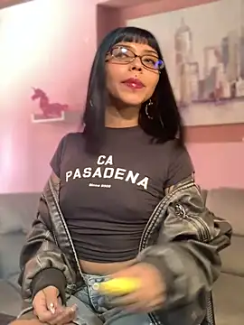 Snapshot of ZoeRaven_Pink chatting on 10-02-25, 03:37 ZoeRaven Pink online show from 10-02-25, 03:37