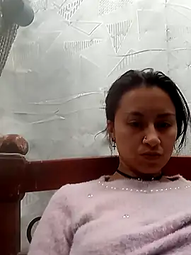 Snapshot of bravepetunia chatting on 10-15-25, 02:47 bravepetunia online show from 10-15-25, 02:47