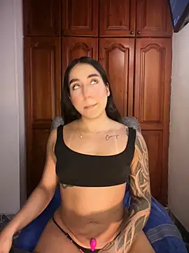 KaditaNavarro online show from 04-15-26, 01:33