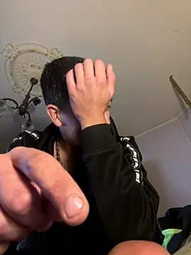 Snapshot of gb7572 chatting on 09-08-25, 07:24 gb7572 online show from 09-08-25, 07:24