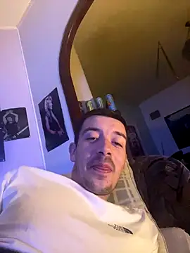 Snapshot of gb7572 chatting on 09-12-25, 11:04 gb7572 online show from 09-12-25, 11:04