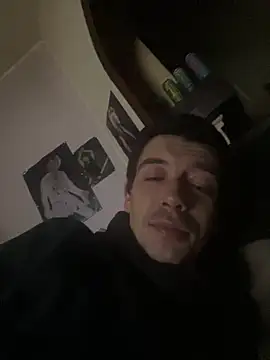 Snapshot of gb7572 chatting on 11-08-25, 05:44 gb7572 online show from 11-08-25, 05:44