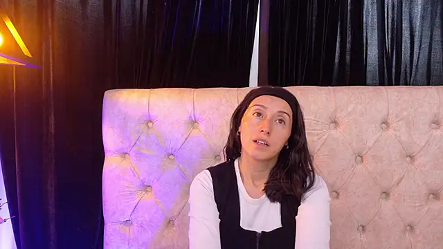 Snapshot of Ginevra_esposito chatting on 07-08-26, 07:03 Ginevra esposito online show from 07-08-26, 07:03