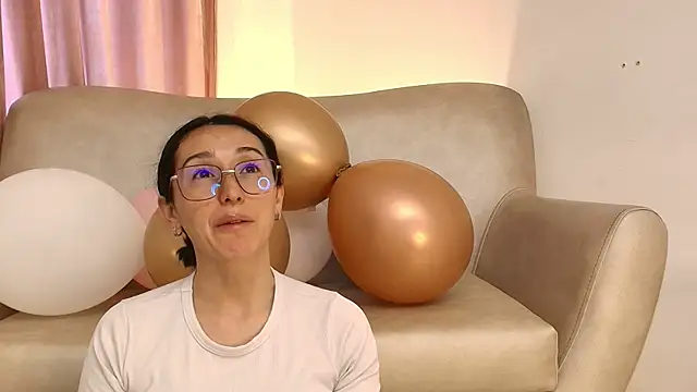 Ginevra esposito online show from 04-30-26, 12:45