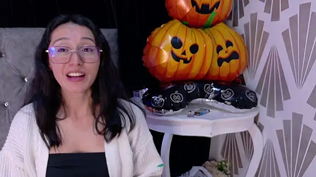 Ginevra esposito online show from 10-31-25, 01:02