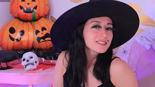 Ginevra esposito online show from 10-31-25, 01:30