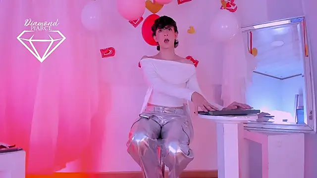 Diamond Piarce online show from 02-15-26, 04:35