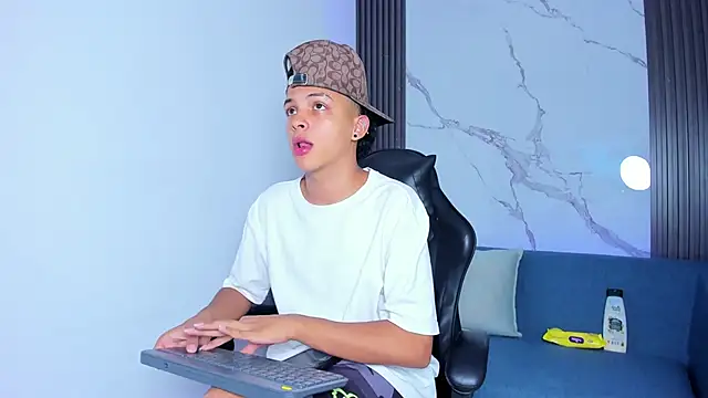 ThiagoCollin online show from 09-08-25, 08:19