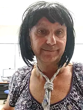 Emily de Carla online show from 10-16-25, 03:20