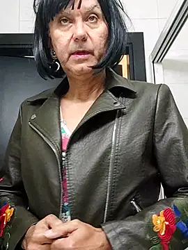 Emily de Carla online show from 10-28-25, 04:28