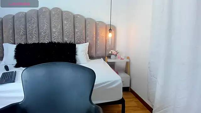 Juicykitten1 online show from 09-29-25, 02:51