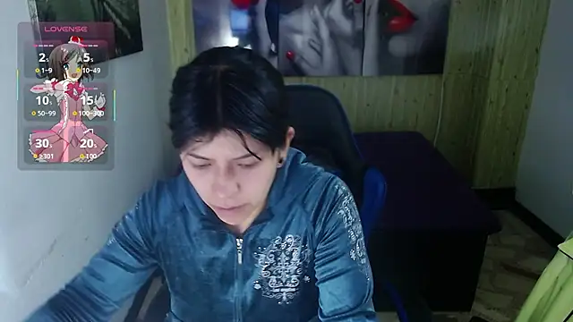 Snapshot of Raven_Rouge_ chatting on 10-10-25, 04:35 Raven Rouge  online show from 10-10-25, 04:35